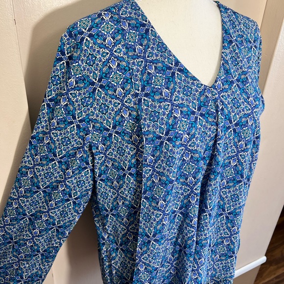 NWT Chico’s blue medallion print draped flounce front blouse size large - Picture 6 of 16